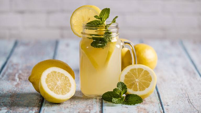 6 طرق يساعد بها عصير الليمون على تعزيز صحتنا تعرفوا عليها!