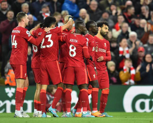 ليفربول يعبر وست هام ويواصل مطاردة مانشستر سيتي