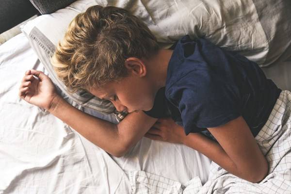 حسب الفئة العمرية.. تعرف على عدد ساعات النوم المثالية
