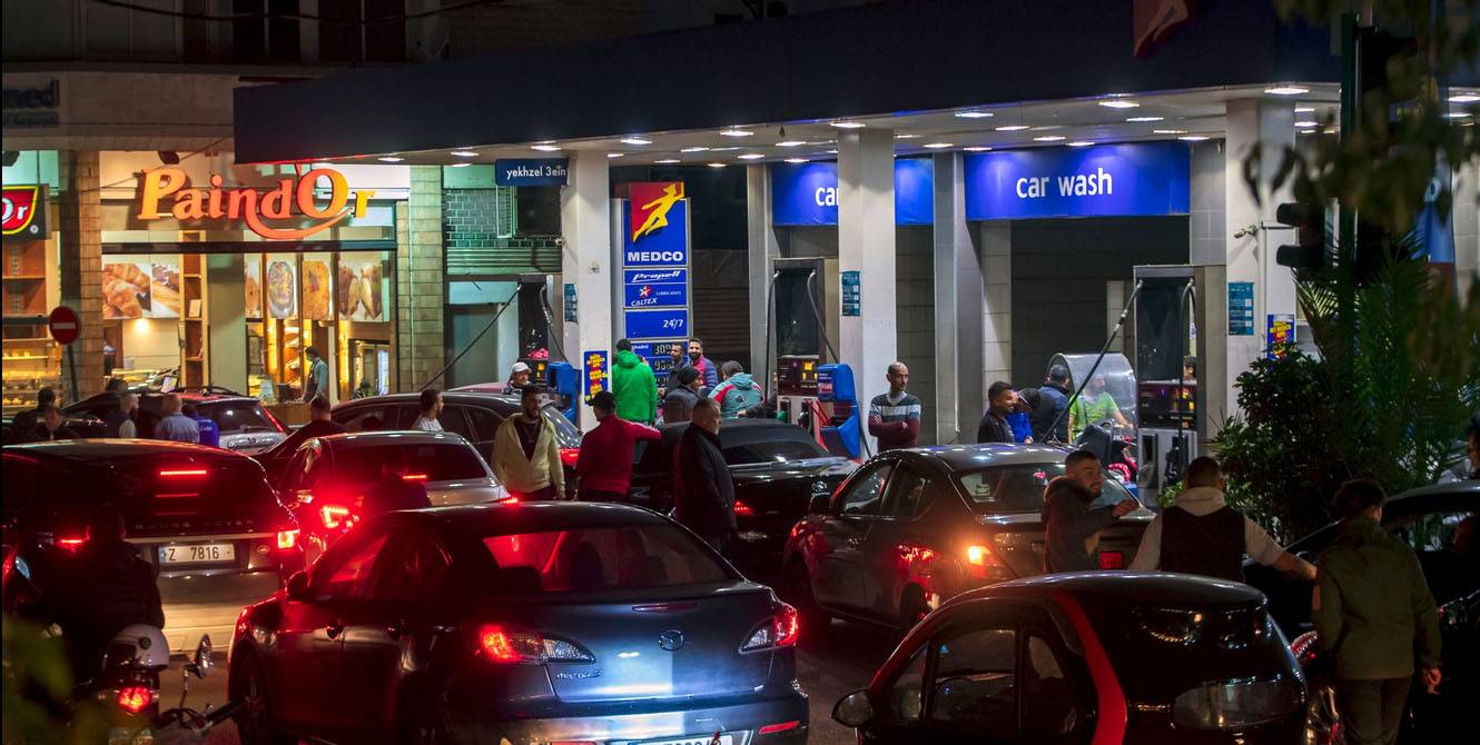 فياض: لا داعي للهلع والبراكس لا سقف لسعر البنزين
استمرار الطوابير امام المحطات والاقتصاد تتحرك