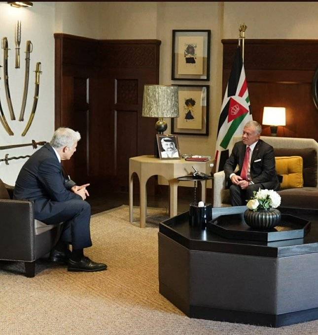 لابيد يلتقي الملك عبدالله الثاني في عمان