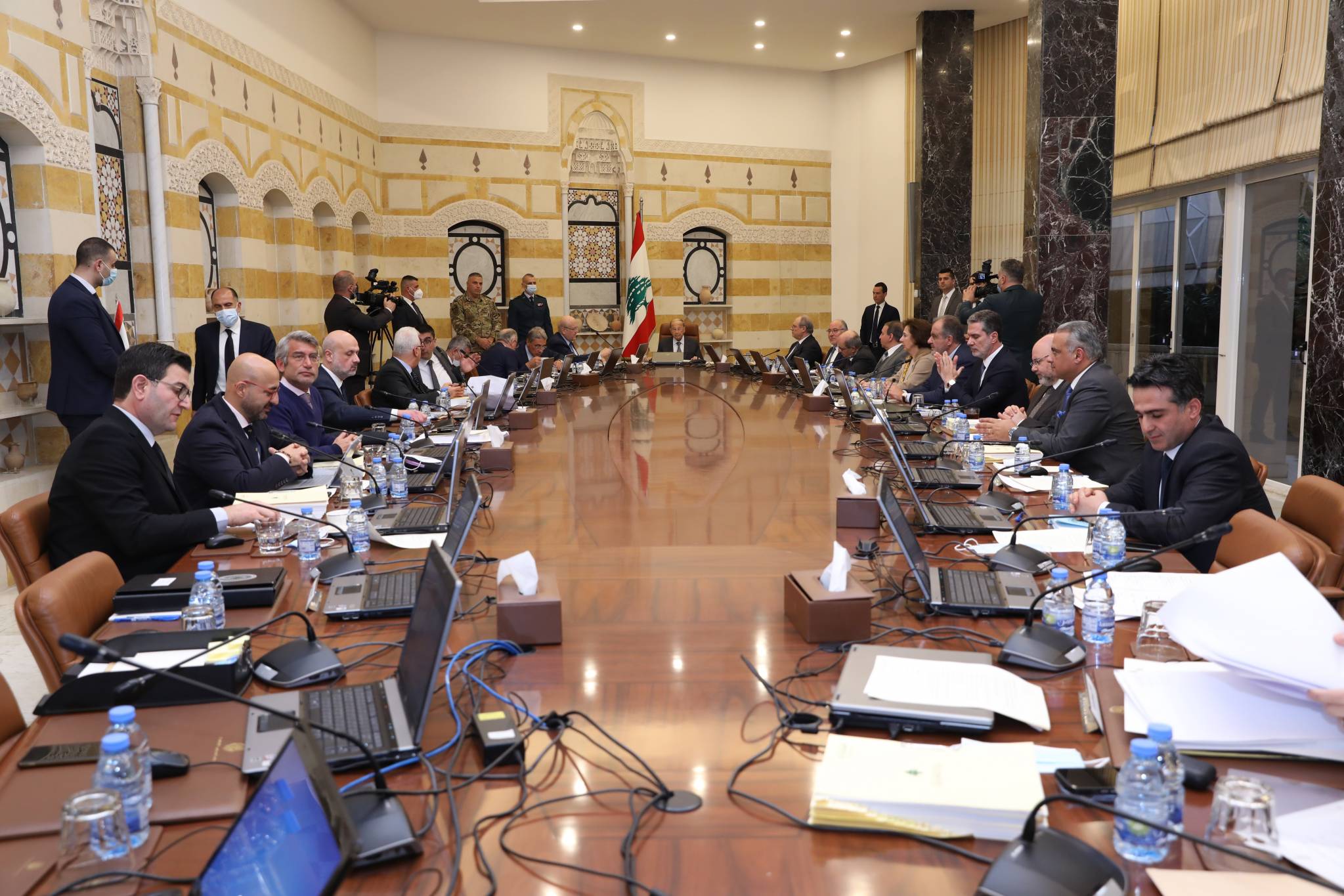 مجلس الوزراء أعاد تعيين صليبا مديراً عاماً لأمن الدولة وشقير نائباً له
ووافق على اعتماد "الميغاسنتر" والبطاقة المُمغنطة في الـ 2026