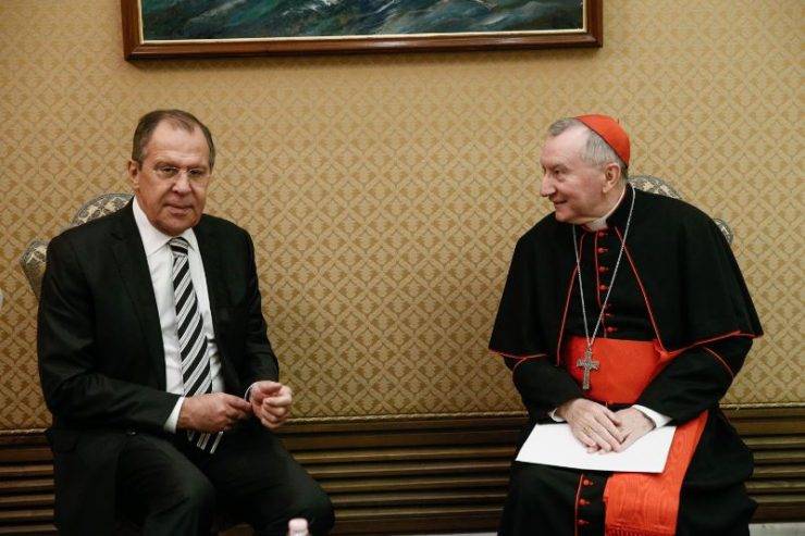 لافروف يطلع وزير خارجية الفاتيكان على تطورات الأوضاع في أوكرانيا