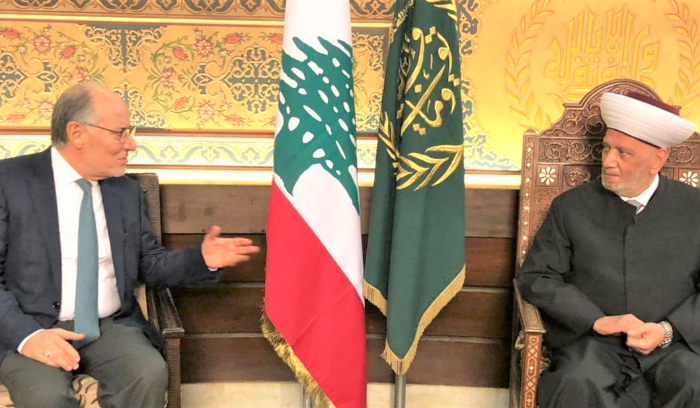 استقبل سفير الهند وبحثا سبل التعاون
الحلبي من دار الفتوى: لبنان
يسعى للعودة الى الحضن العربي
