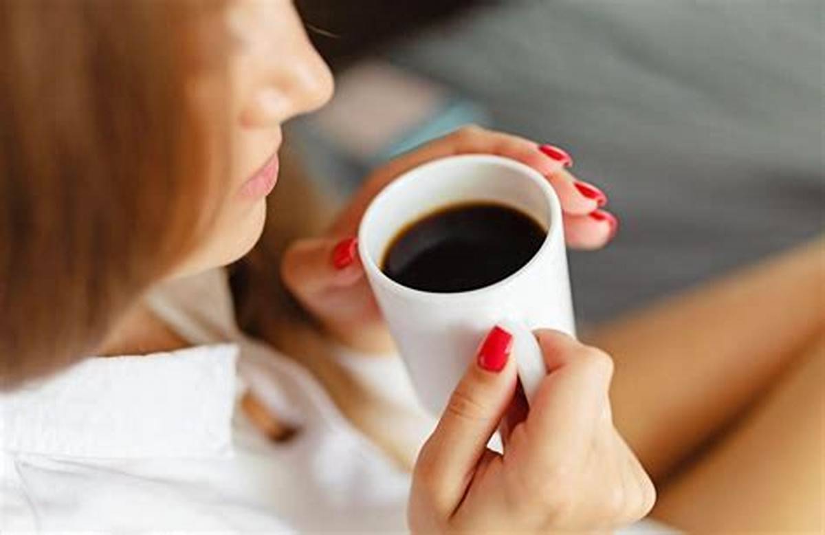 5 عادات يومية تصيبك بالصداع.. ما علاقة شرب القهوة؟
