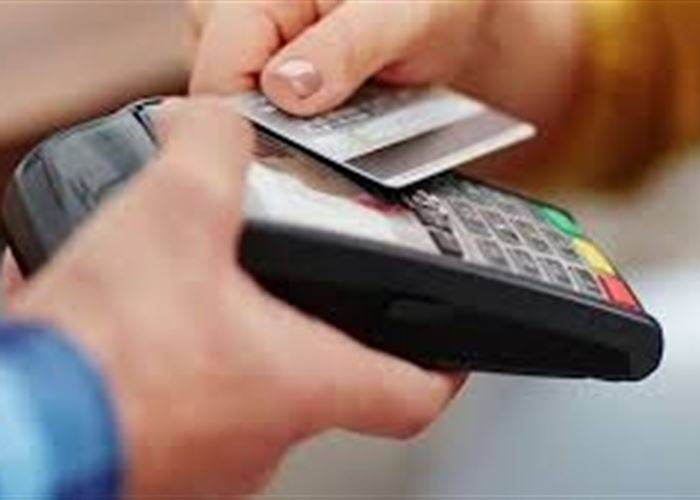 ما أسباب توقف عملية الدفع بالبطاقات المصرفية في المحطات؟ وما مدى خطورة الدفع "بالكاش" على الاقتصاد؟