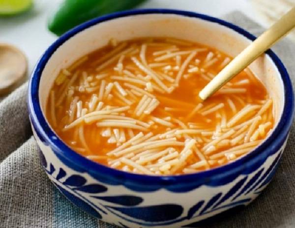 طبق اليوم- اليكم طريقة عمل شوربة الشعيرية بالصوص الأحمر