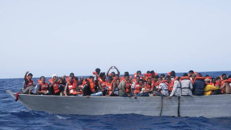 خفر السواحل اليوناني أعلن إنقاذ
100 مهاجر قرب جزيرة باروس