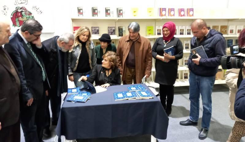 الاديبة مي خليل توقع كتابها: بيروت هي الماضي والحاضر والمستقبل