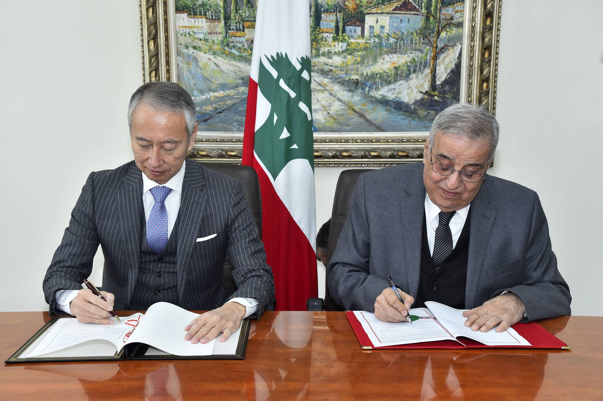 استقبل سفيرتي الدانمارك وسويسرا
بو حبيب وقّع مع أوكوبو اتفاقاً لإنشاء
مكتب ياباني للمُساعدة التنمويّة