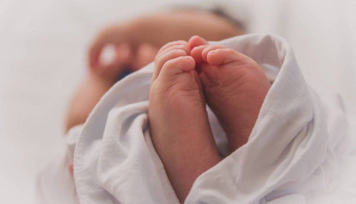 باعا طفلتهما ب32 مليون ليرة لمطلوب!.. وهذا مصيرهما