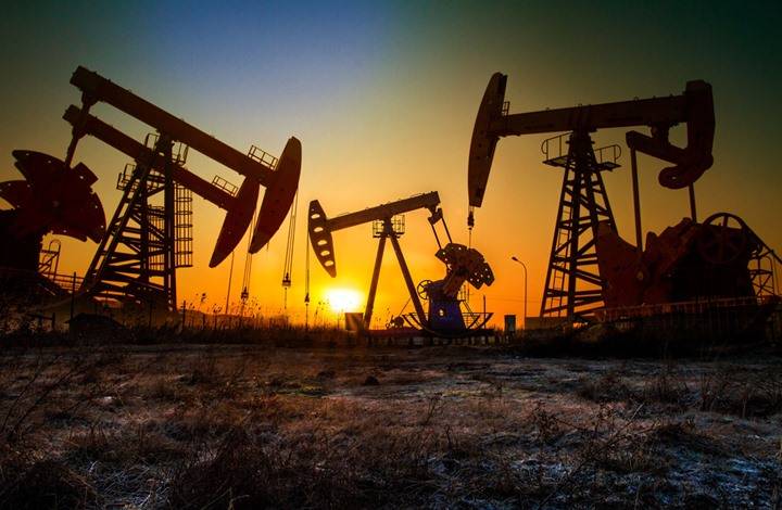 النفط يقفز 3% بعد تحذير وكالة الطاقة الدولية من نقص المعروض