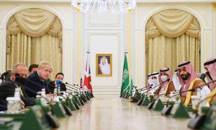 جونسون يفشل في الحصول على تعهّد علني من السّعودية والإمارات بزيادة إنتاج النفط