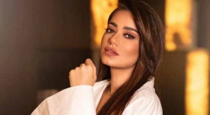 رحمة رياض تطلق "ساعة رمل" باللهجة اللبنانية وتحقق رواجا كبيرا