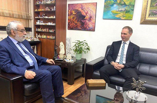 أغوب بقرادونيان  والسفير البريطاني في لبنان بحثا الوضع العام في البلاد