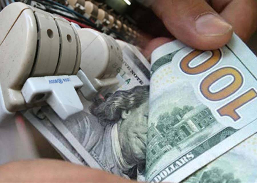 اللبنانيّون عالقون بين «دولرة» فواتير الإشتراك وارتفاع التسعيرة
هل تُصبح الكهرباء الخاصة حِكراً على المقتدرين كما الشمس وطاقتها؟
بيضون: الغاز المصري والكهرباء الأردنيّة طبخة بحص على نار باردة!