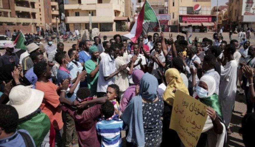السودان.. مظاهرات ودعوات للخروج نحو القصر الرئاسي