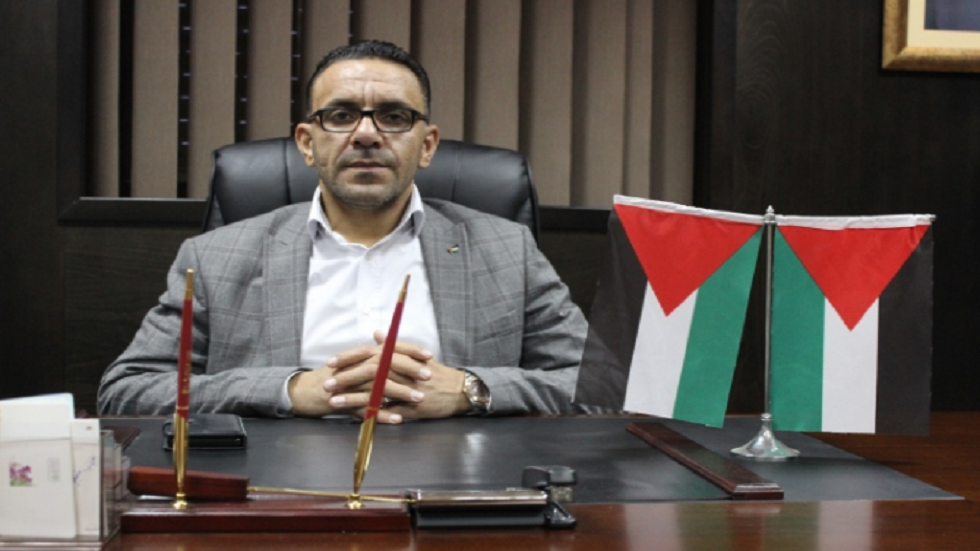 الإحتلال يمنع محافظ القدس من السفر إلى السعودية
