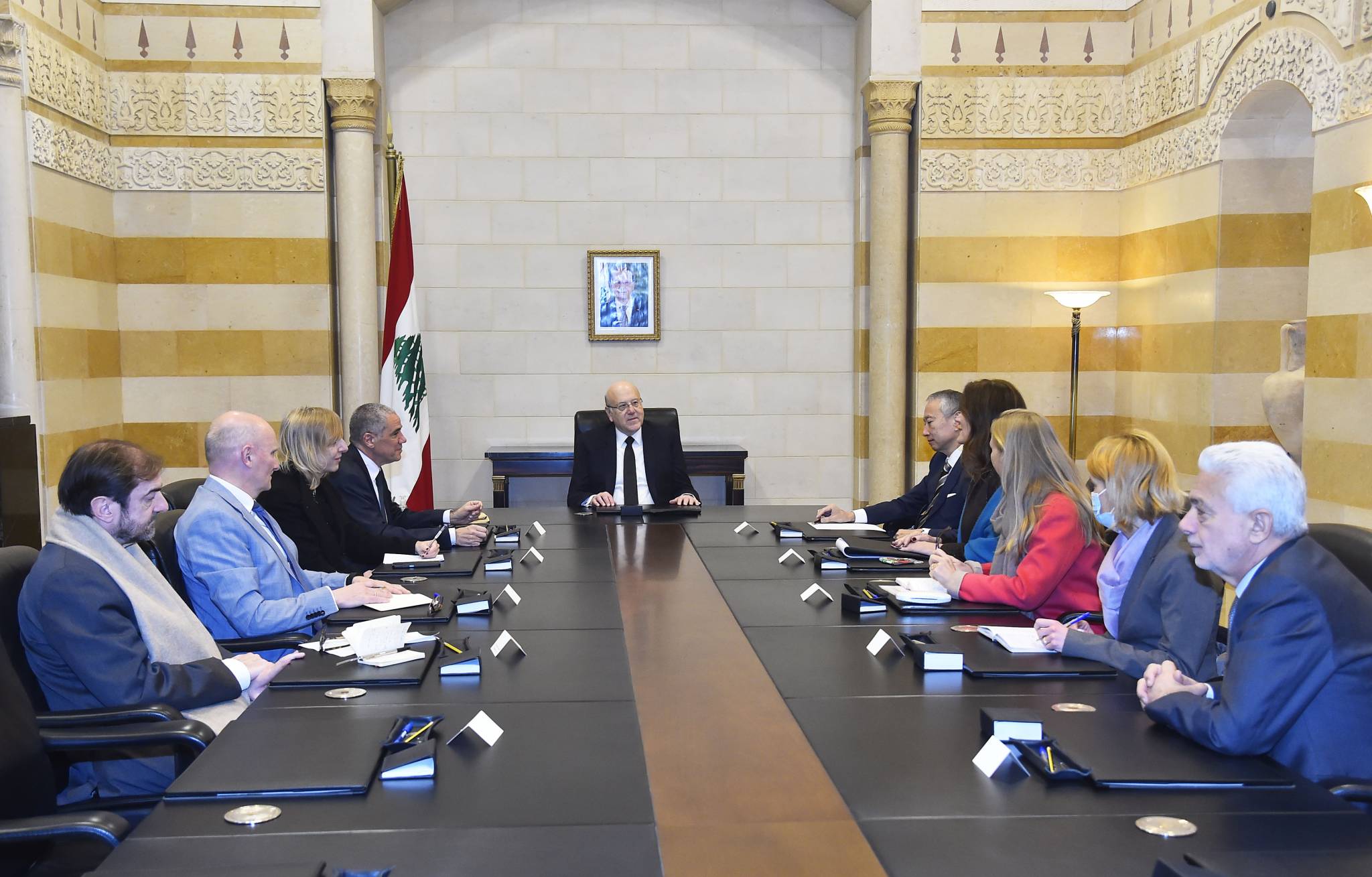 التقى الخوري وطراف ومجموعة G7 و"جنسيّتي كرامتي"
ميقاتي: إستخدام الأساليب الشعبويّة والبوليسيّة
في مسار التحقيقات يسيىء الى القضاء والنظام المصرفي