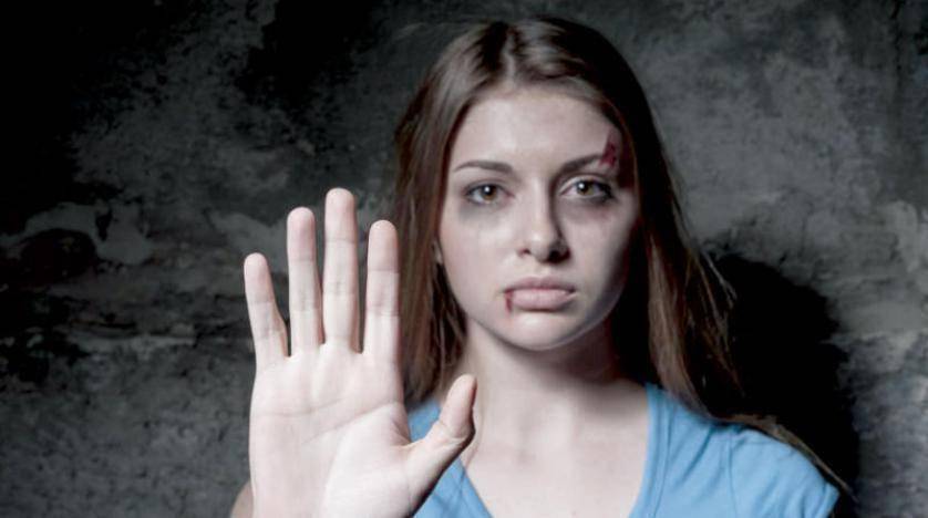 بين الإستبداد الفكري والبيئة الحاضنة.. هذه هي أبرز أسباب تعنيف المراة