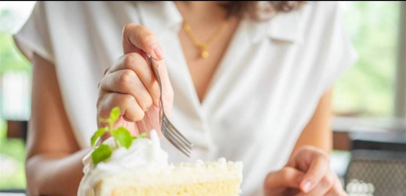 للمدمنين على الحلوى والسكريات.. إليكم بعض الطرق لعلاج هذه المشكلة