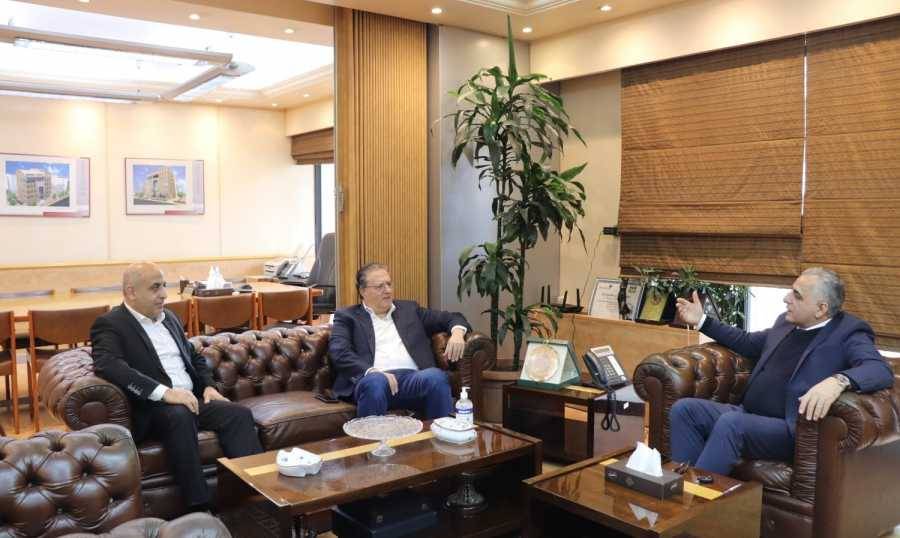 شقير عرض وكركي الضغوط التي يواجهها الضمان
جراء الازمة المالية مؤكدا دعم الهيئات للصندوق