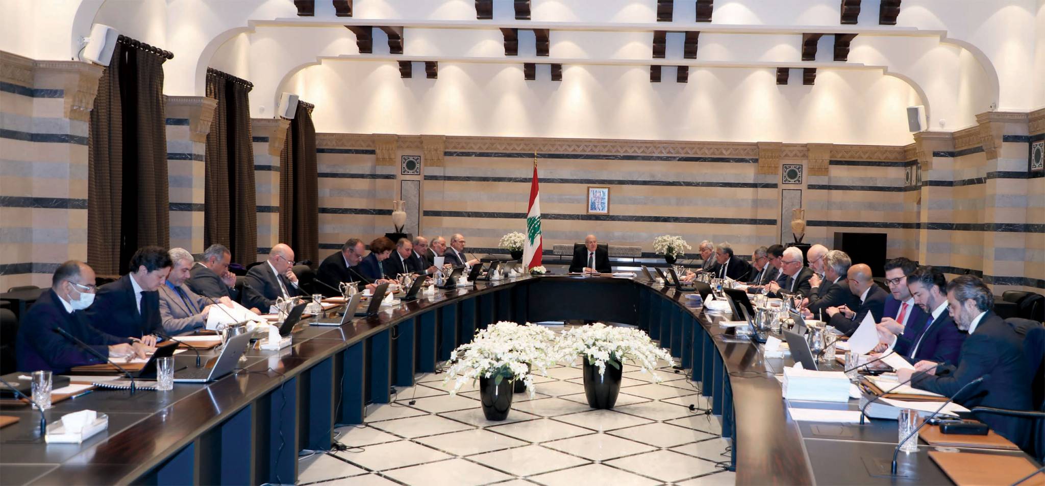 مُوفد سعودي رفيع الى دمشق قريباً والراعي يدعو لمؤتمر دولي وقبلان يرفض
وزير الاقتصاد: إذا لم نتفق مع صندوق النقد فنحن قادمون على المجاعة والفوضى
الانفراجات العربـيّة والايرانـيّة ـ الدولـيّة ستنعكس على لبنان إيجابـيّاً