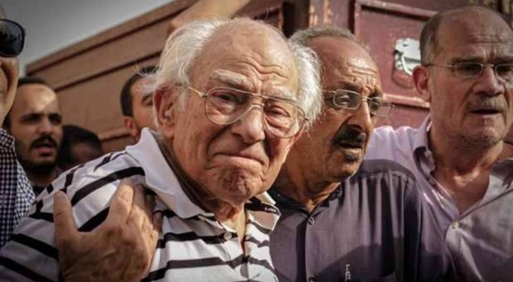 رشوان توفيق يبكي بسبب وفاة أحمد حلاوة "كان تعبان ومقدرش يكلمني"