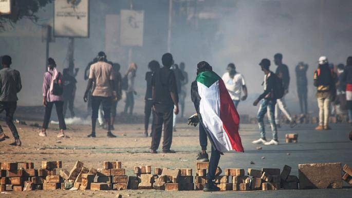 قتيل بمواجهات بين المحتجّين والشرطة في السودان