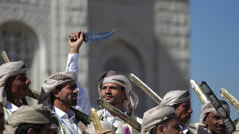 الحوثيون يعلنون عن صفقة لتبادل الأسرى بينهم شقيق الرئيس اليمني