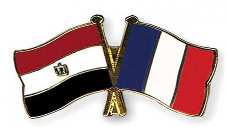 فرنسا تتعهد بمساندة مصر