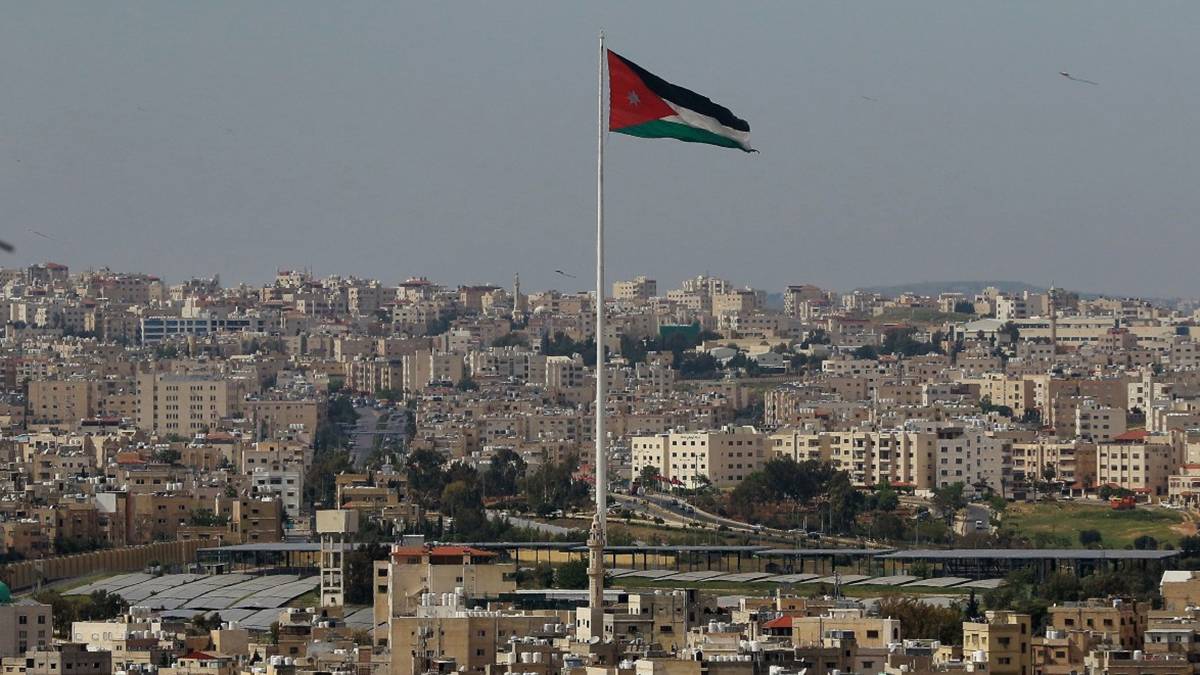 الأردن يرفع معظم قيود مكافحة كورونا