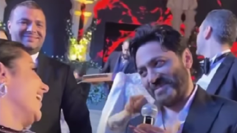 بالفيديو-  تامر حسني يغيظ رضوى الشربيني بهذه الأغنية في حفل زفاف ابنة أصالة!