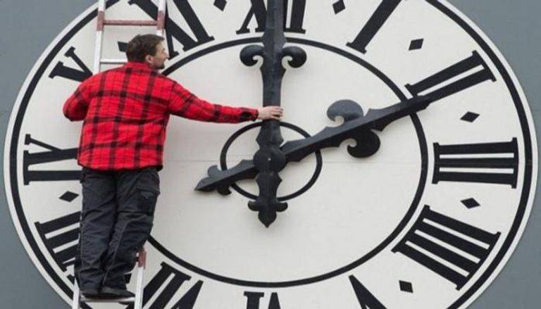 علماء ينتقدون التوقيت الصيفي.. سكري وضغط ونوبات قلبية
