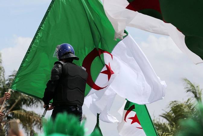 الجيش الجزائري: توقيف 11 شخصا يدعمون الجماعات الإرهابية