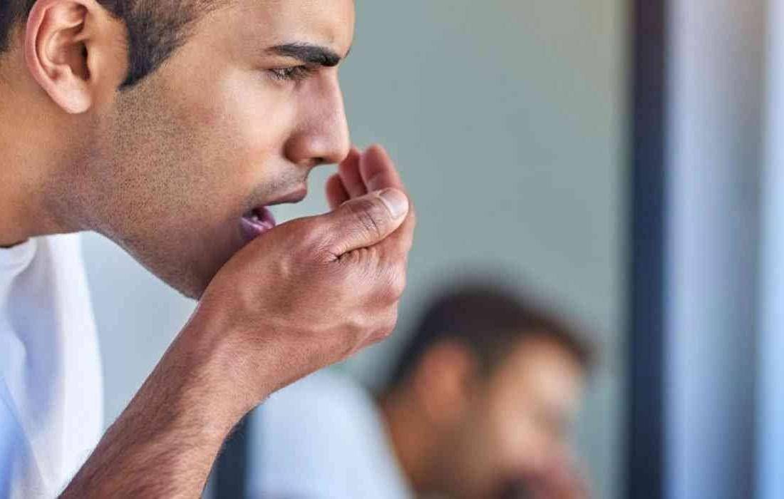 تخلص من رائحة الفم الكريهة خلال ساعات الصيام