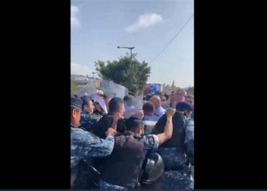 هذا ما حصل بين الأساتذة والقوى الأمنية على طريق قصر بعبدا!