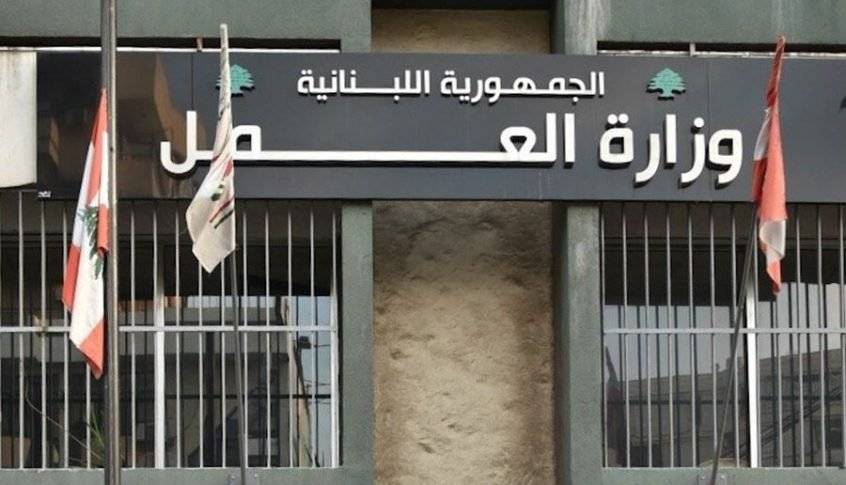 وزير العمل يلزم الشركات الراغبة
 باستقدام أجانب تسديد اشتراكات "الضمان"