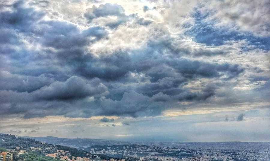 طقس ربيعي مستقر يسيطر على لبنان مصحوب برياح وغبار.. إليكم أحوال الطقس الأيام المقبلة
