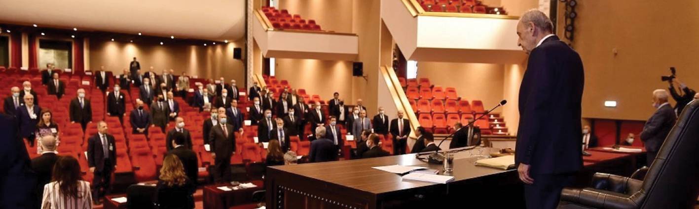 ميقاتي ينتفض : كفى استثمارا انتخابيا.. ولن أستقيل
حزب الله : يريدون الاكثرية ليطبعوا مع «اسرائيل» !
الحريري بمواجهة السنيورة : «لن ترث زعامتي مهما كان الثمن»