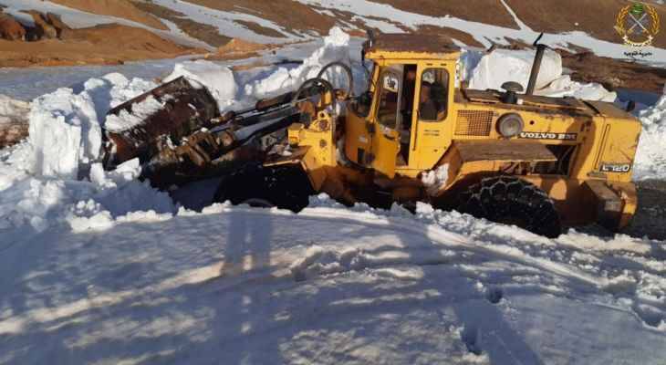 الجيش: إعادة فتح طريق الطفيل بعد عمليّات
متواصلة استمرّت خمسة أيّام بسبب تراكم الثلوج