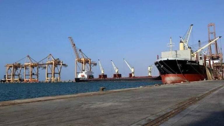 لأول مرة منذ 3 أشهر
سفينتا وقود تدخلان ميناء الحديدة