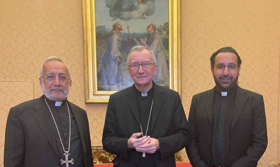 أمين سرّ دولة الفاتيكان بحث ومناسيان
القضايا المطروحة على الساحة اللبنانيّة