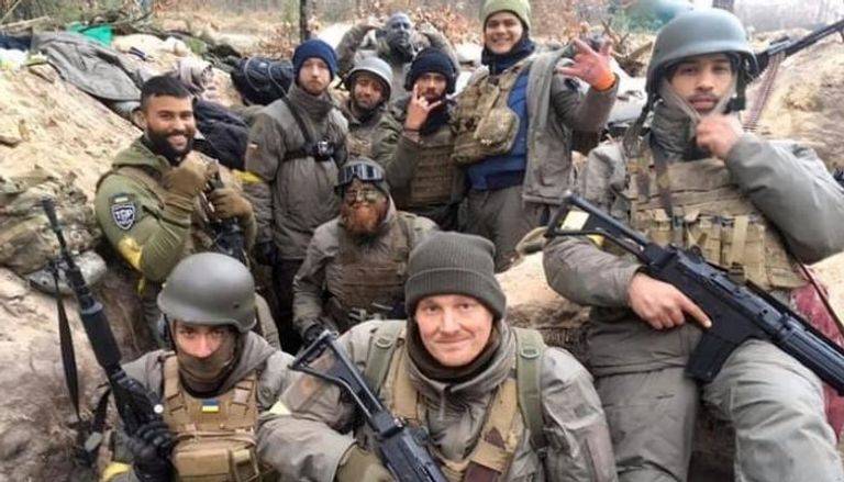 المقاتلون الأجانب في أوكرانيا يعقّدون المعادلة