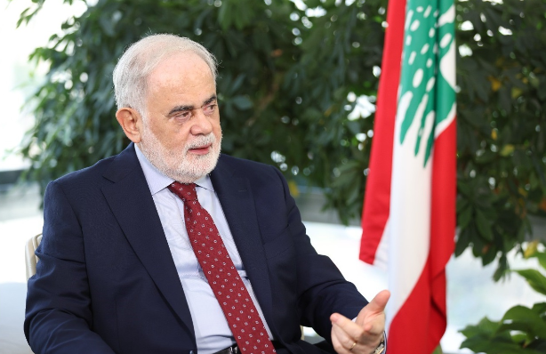 أبو زيد أعلن صرف النظر
عن الإنسحاب من المعركة