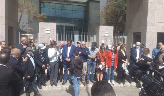 وقفة تضامنيّة مع الجامعة اللبنانيّة أمام "التربية"
وكلمات دعت لإنقاذها وتحقيق مطالب الأساتذة