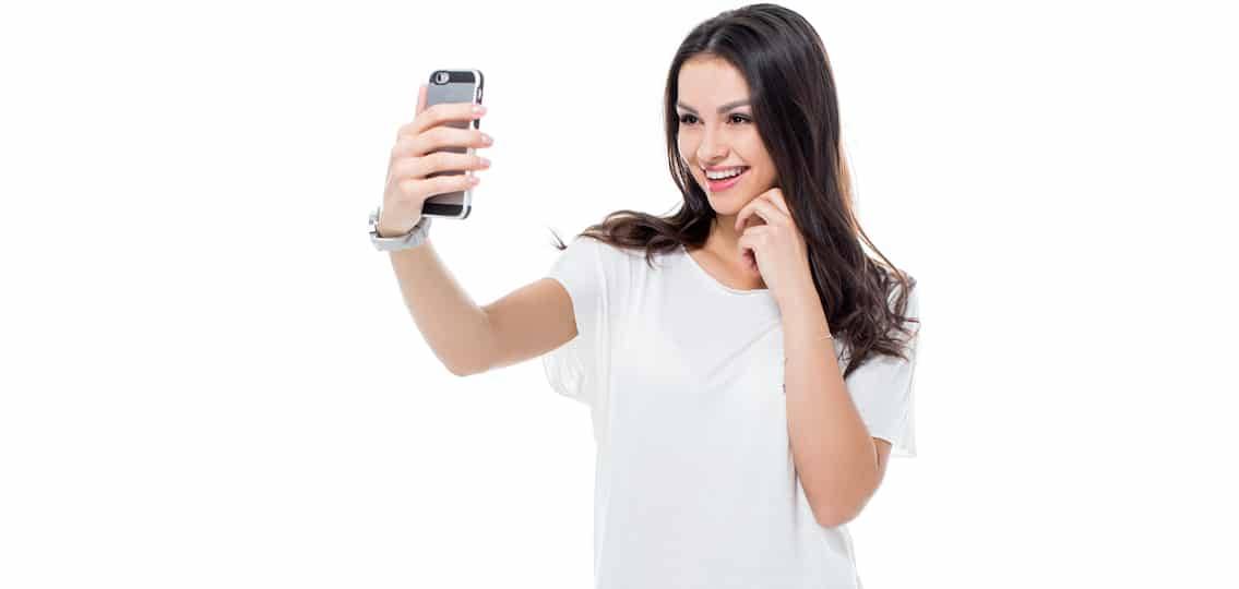 وداعًا لصور السيلفي.. الكاميرات الأمامية تجعل الأنف يبدو أكبر