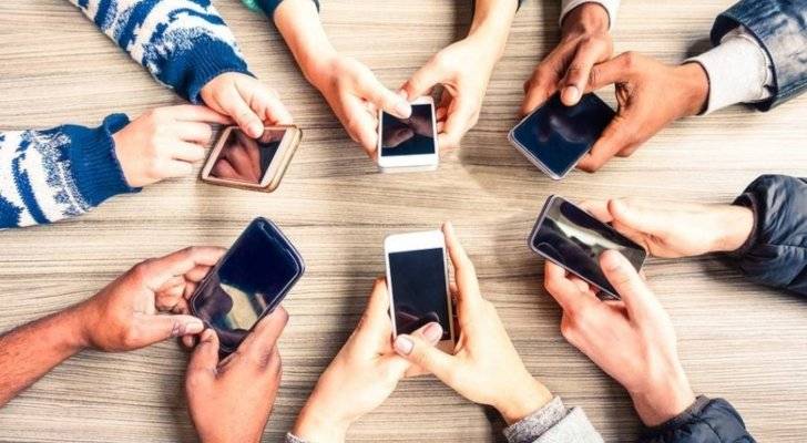 السبب الرئيسي وراء إلتهاب مفاصل الأصابع هو الهواتف الذكية!