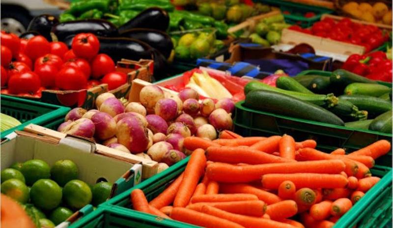 وزيرا الزراعة والاقتصاد جالا في سوق الخضر في بيروت.. وهذا ما أكدا عليه