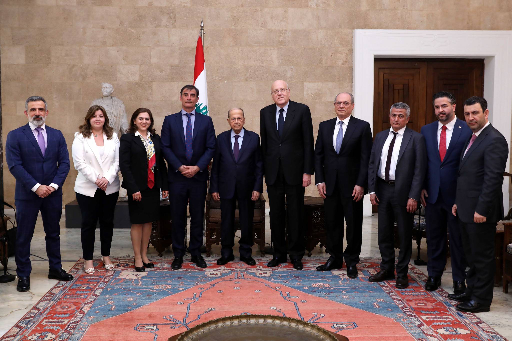 عون ترأس اجتماعا ماليا في بعبدا... بحضور بعثة صندوق النقد...
رئيس الحكومة: نعلن مع رئيس الجمهورية التزاما راسخا
بالعمل على حل الازمة المالية على مسار تطبيق الاصلاحات